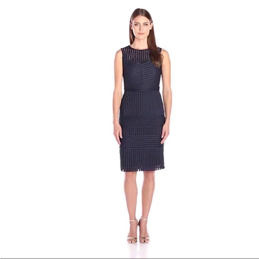 Gabby Skye Navy Sleeveless Sheath Dress. Size 6